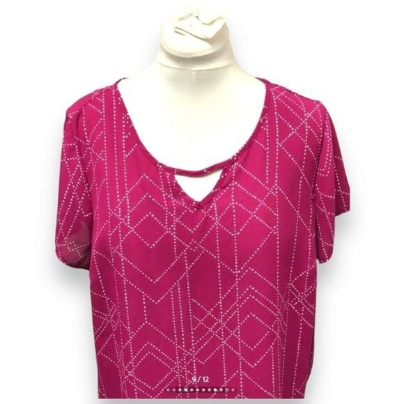 Torrid Women’s Short Sleeve Georgette Keyhole Cutout Neck Blouse, Pink, size 1 - Picture 3 of 8